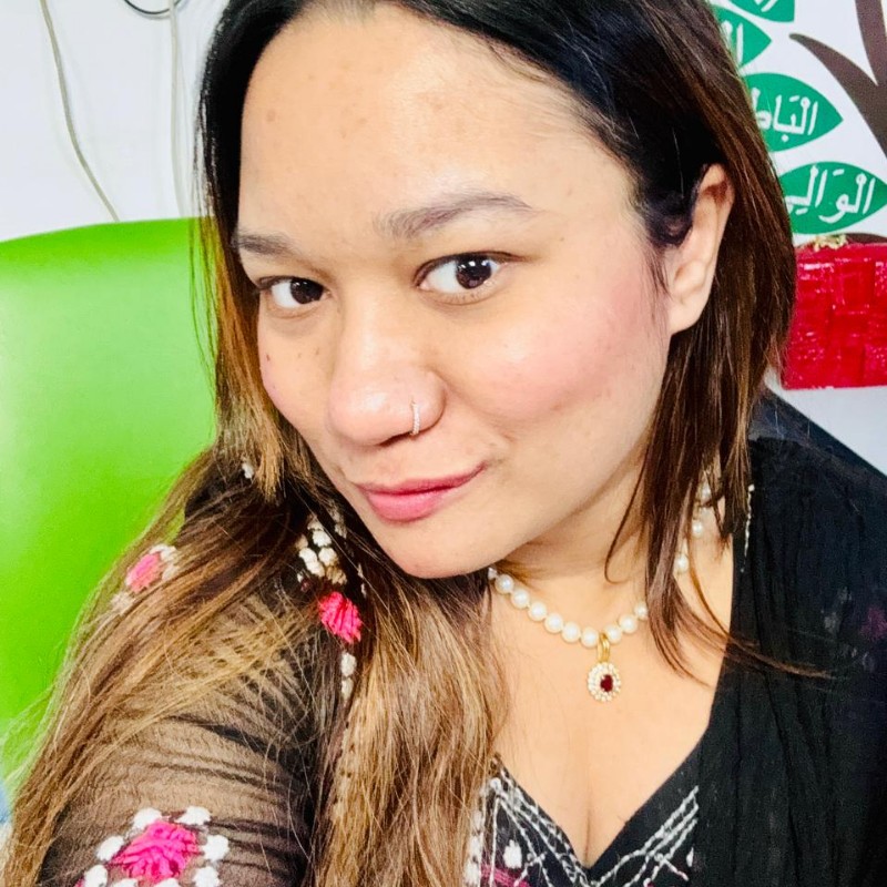 Name Mayeen — vocal coach on SingArena